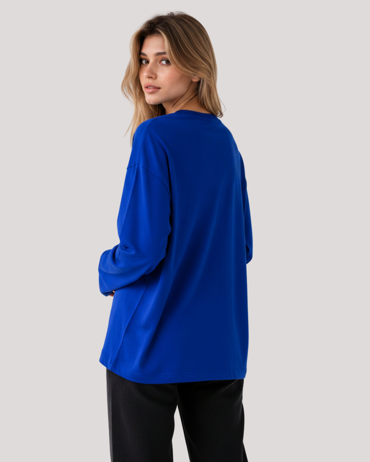 Women's Solid Royal Blue Oversized Long Sleeve Crew Neck Regular T-Shirt