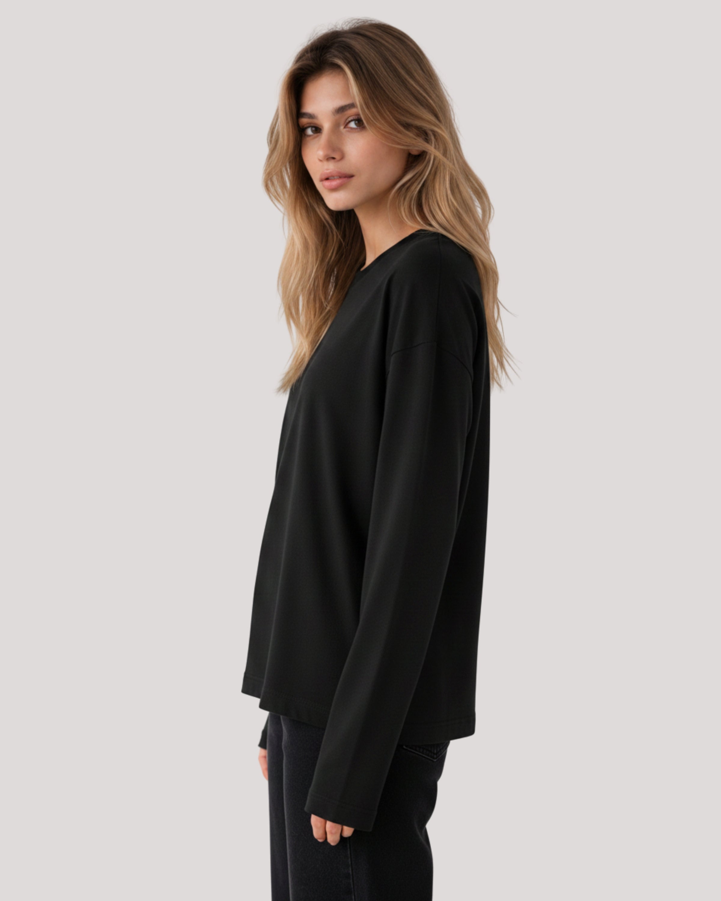 Women's Solid Black Oversized Long Sleeve Crew Neck Regular T-Shirt