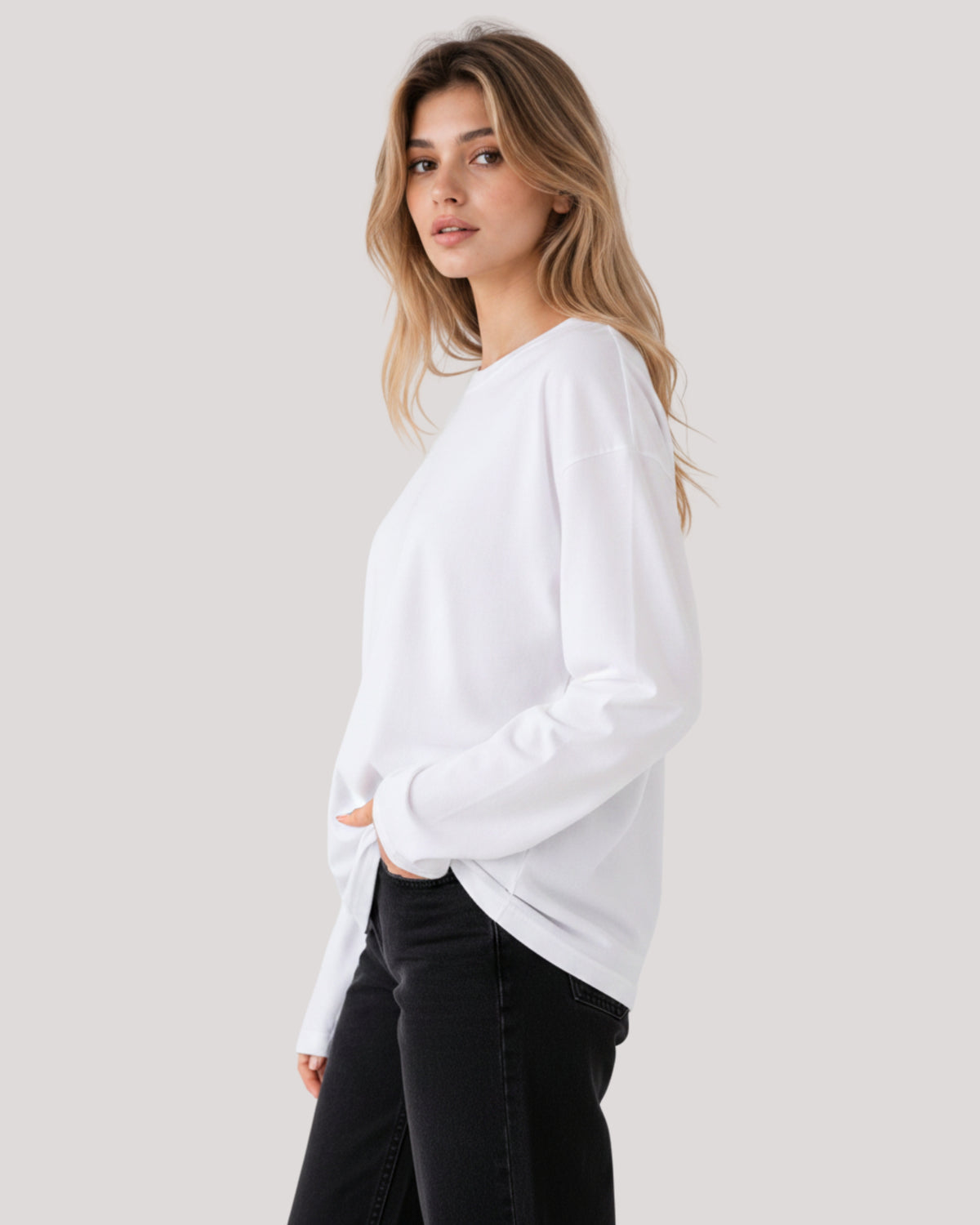 Women's Solid White Oversized Long Sleeve Crew Neck Regular T-Shirt