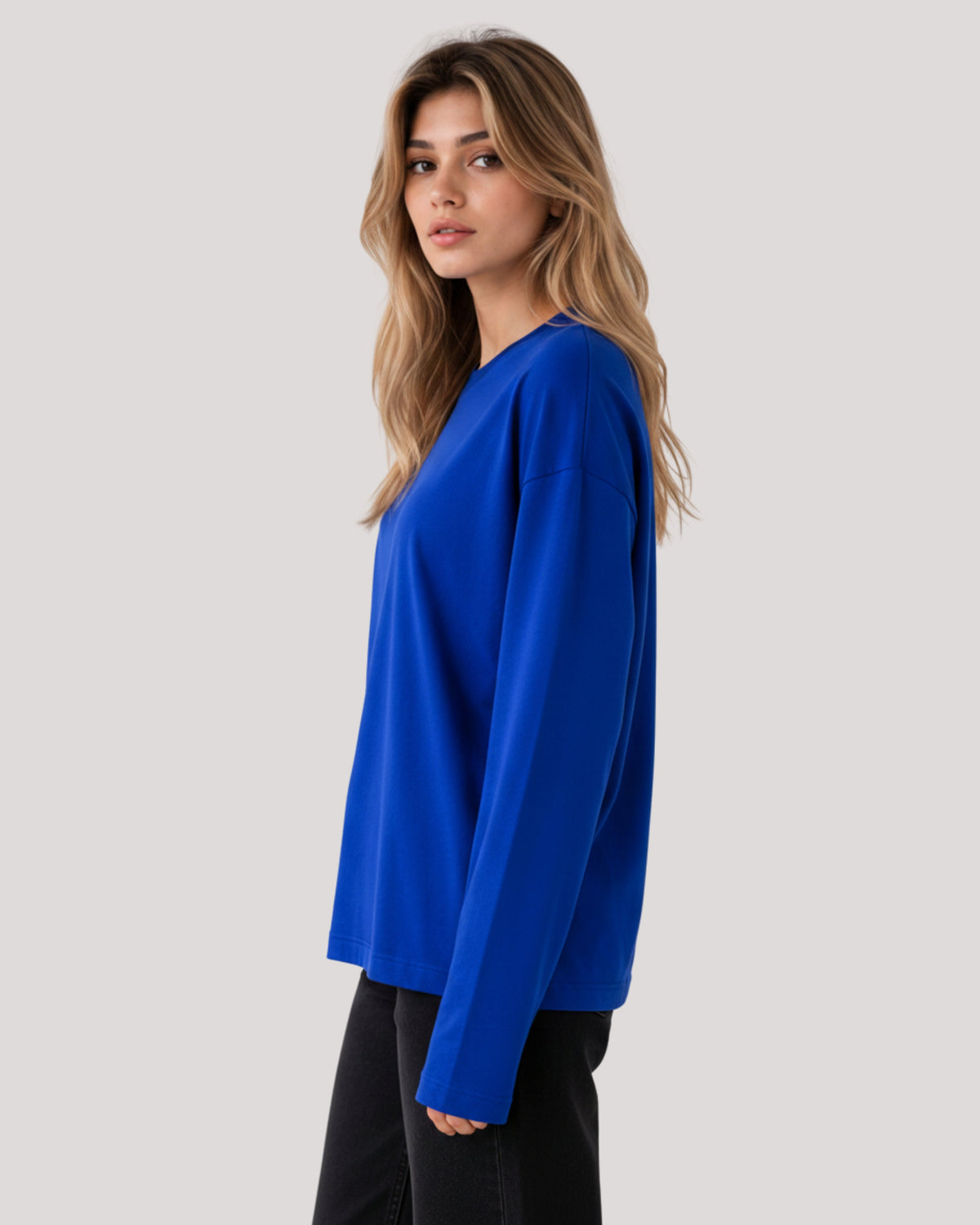 Women's Solid Royal Blue Oversized Long Sleeve Crew Neck Regular T-Shirt