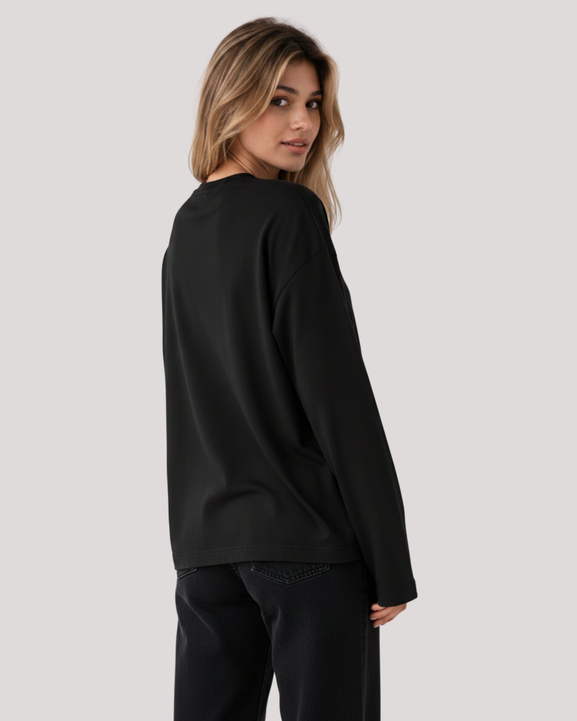 Women's Solid Black Oversized Long Sleeve Crew Neck Regular T-Shirt